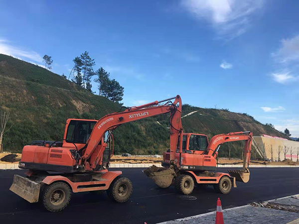輪式挖掘機出租案例